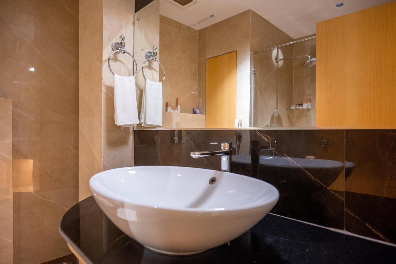 Clubway Grand A Boutique Hotel Jorhāt Eksteriør billede