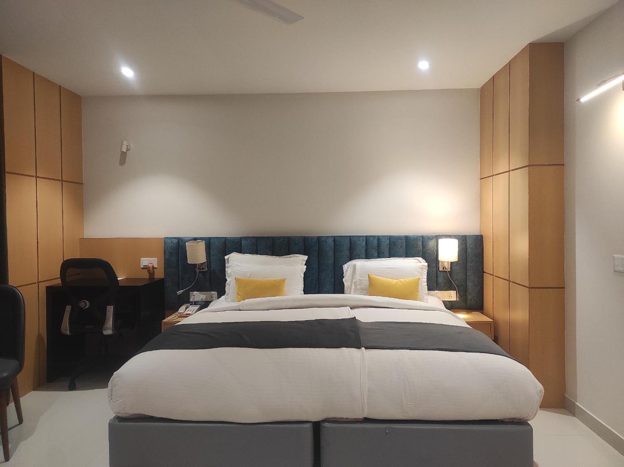 Clubway Grand A Boutique Hotel Jorhāt Eksteriør billede